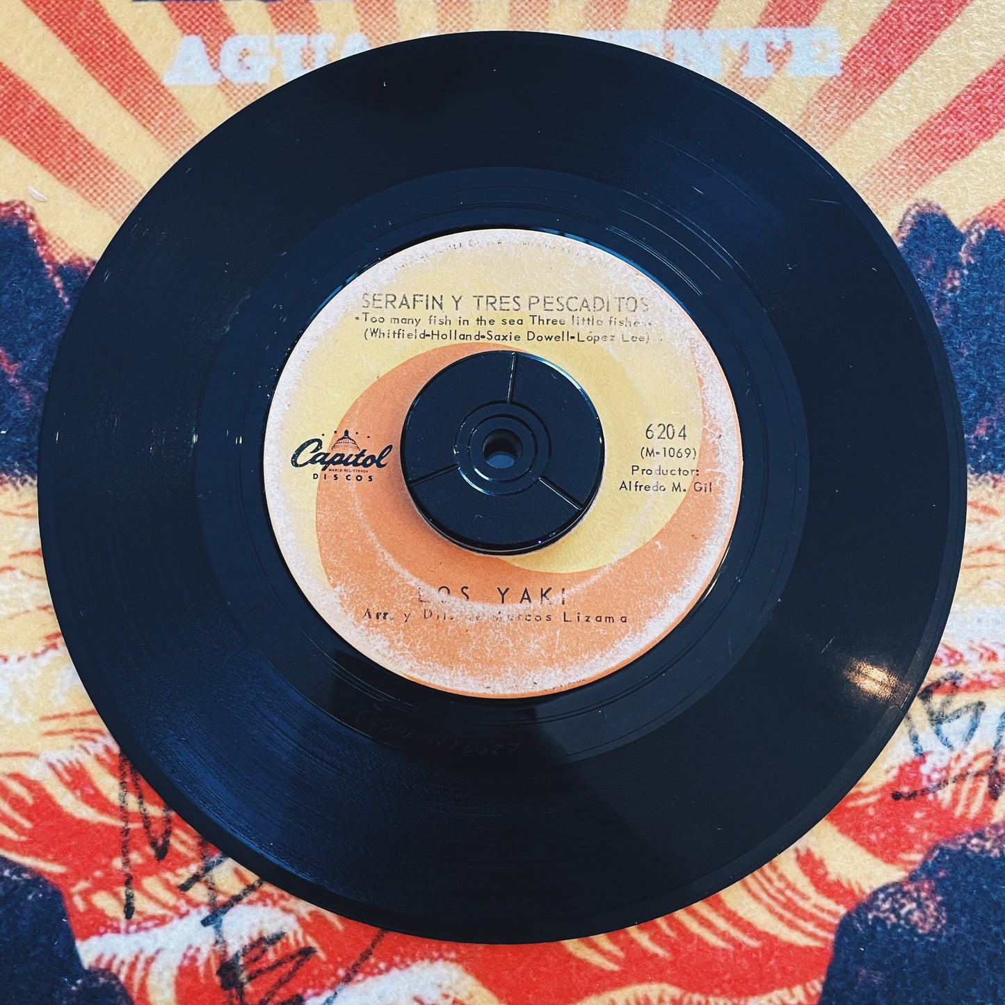 7¨| Los Yaki – Serafin Y Tres Pescaditos (Too Many Fish In The See / Three Little Fishes) / Shake Y Lucila (Shake / Lucile)