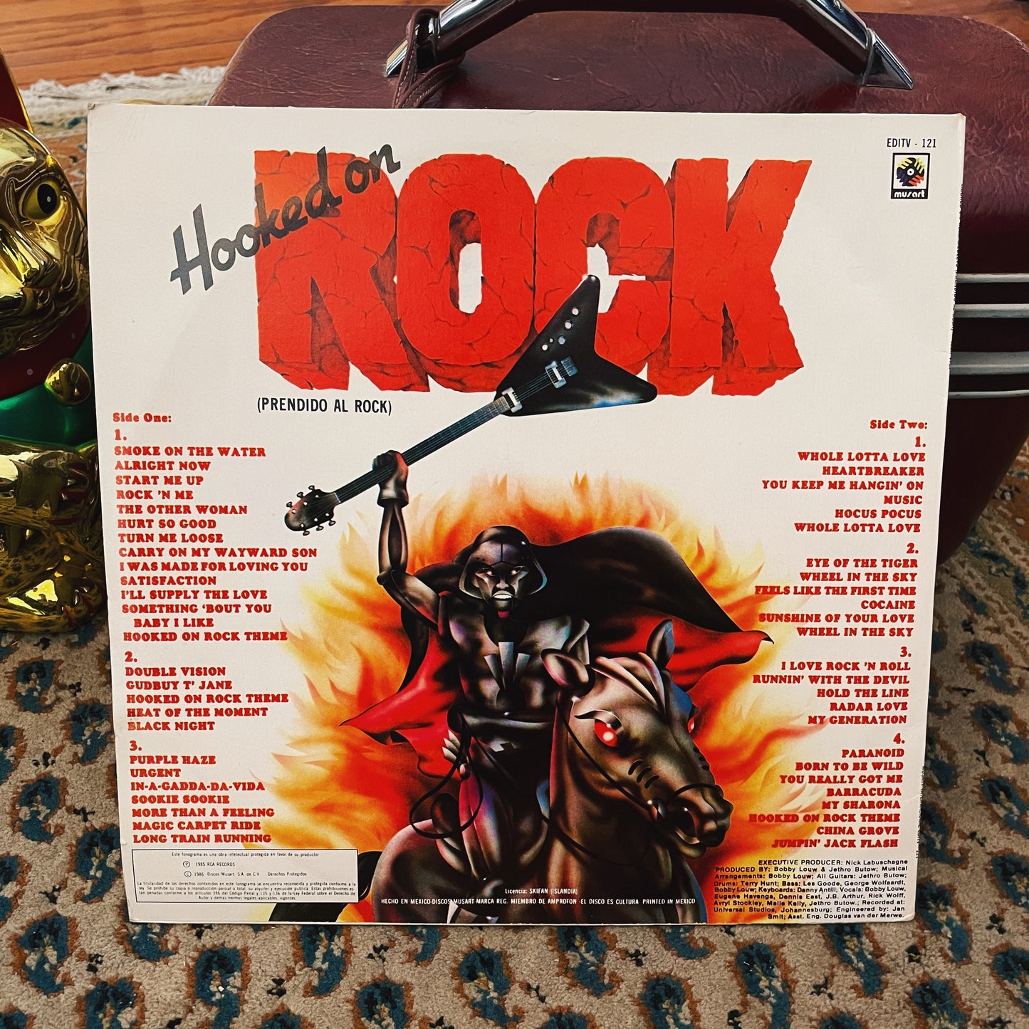 Iron Fist – Hooked On Rock