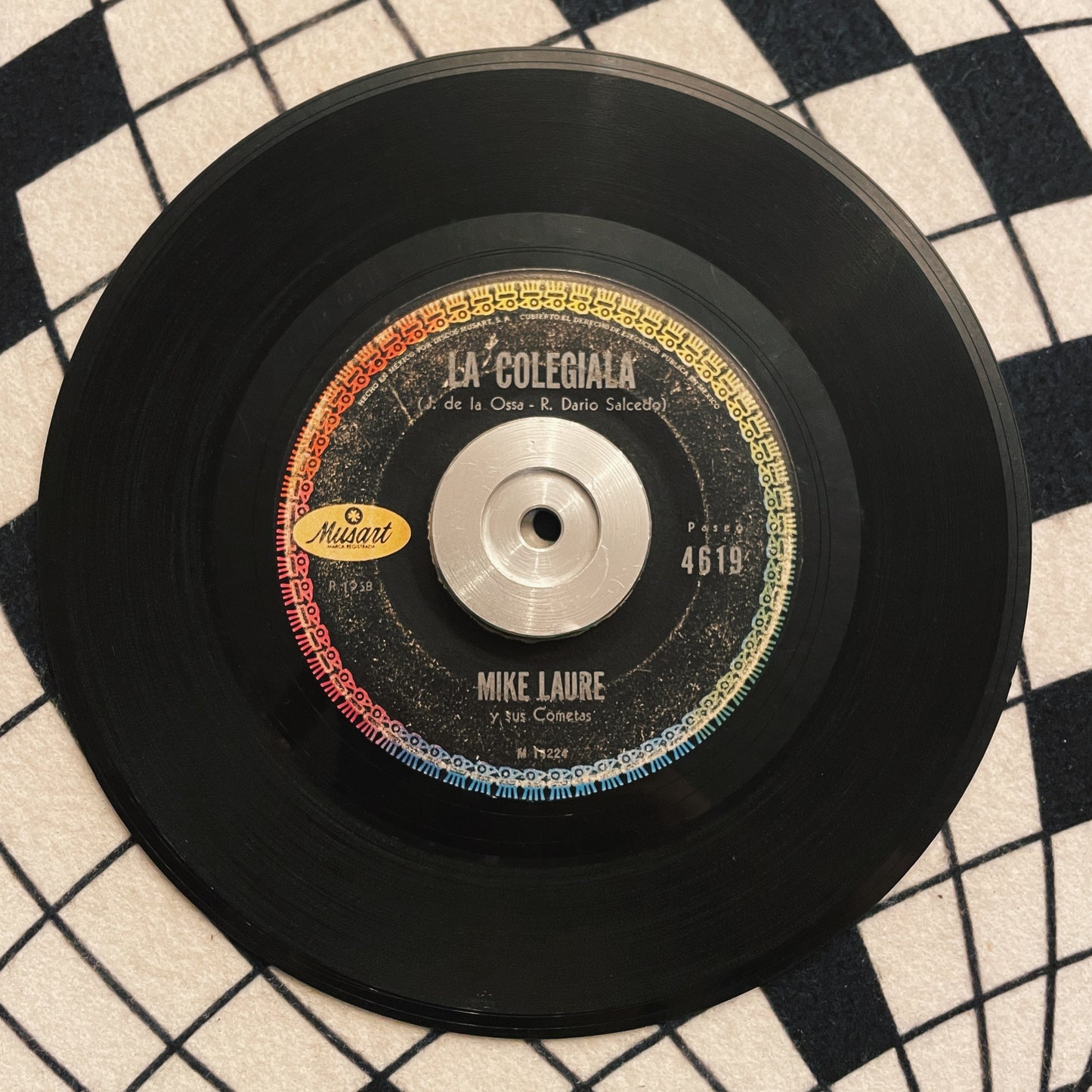 7¨| Mike Laure Y Sus Cometas – La Colegiala