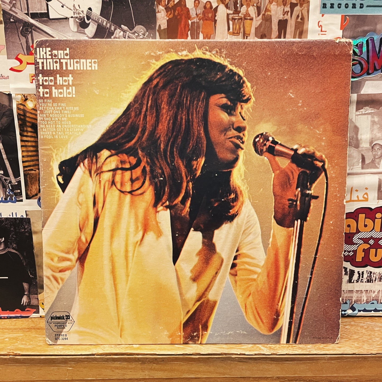 Ike And Tina Turner – Too Hot To Hold