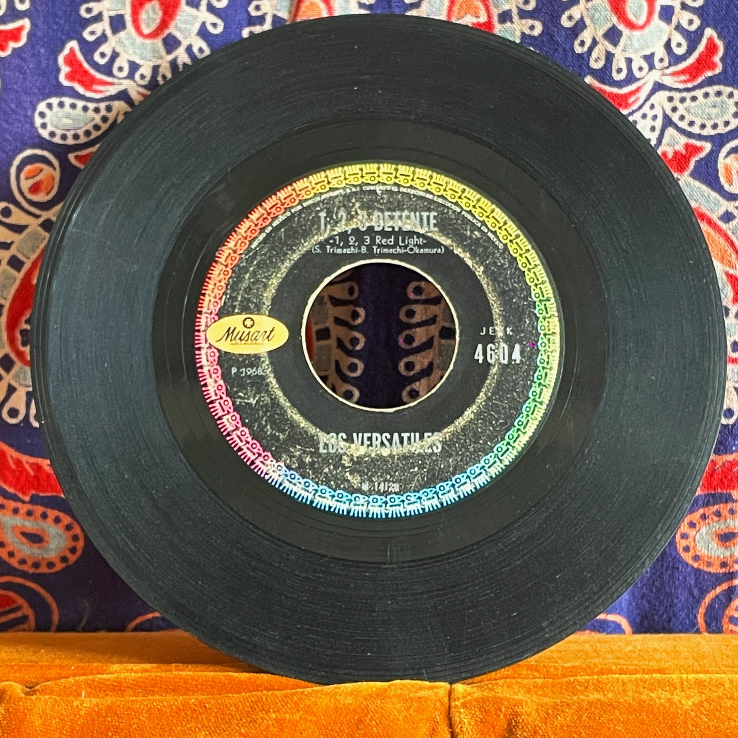 7¨| Los Versatiles – Hola, Te Quiero (Hello, I Love You)