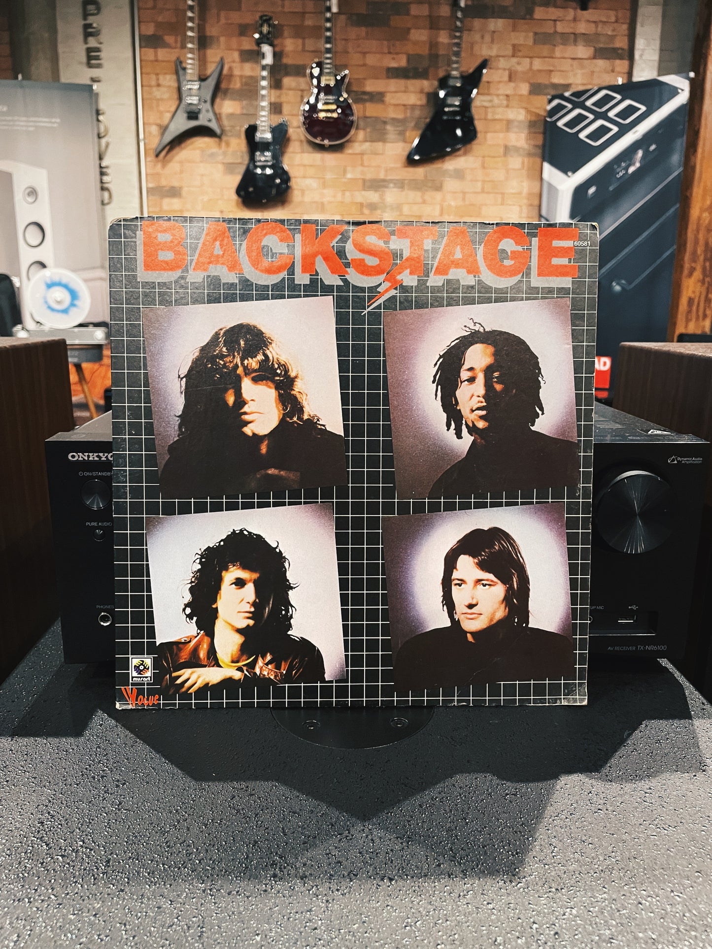 Backstage - Backstage