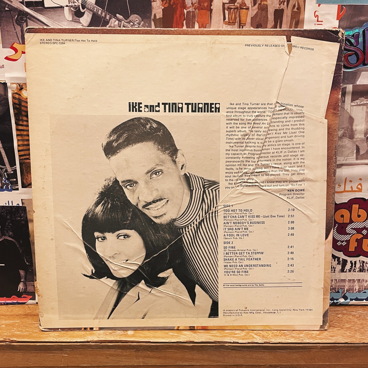 Ike And Tina Turner – Too Hot To Hold