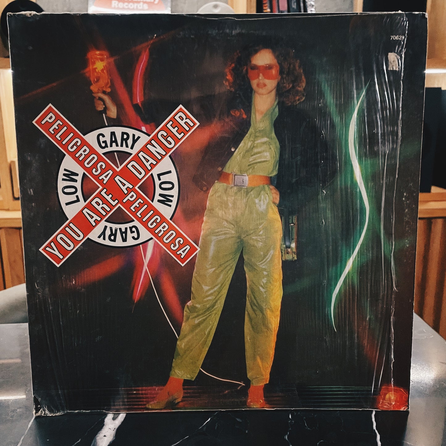 Gary Low – Peligrosa = You Are A Danger