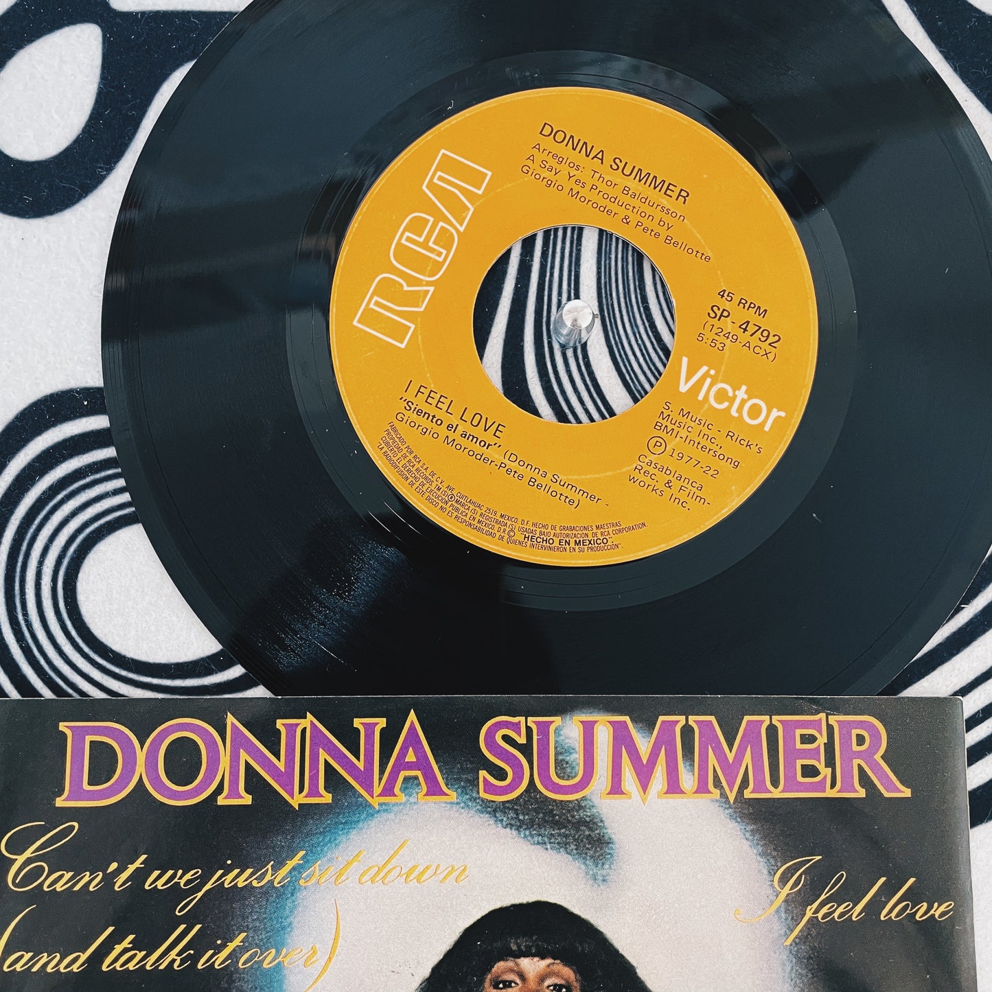 7¨| Donna Summer – Can't We Just Sit Down (And Talk It Over) / I Feel Love