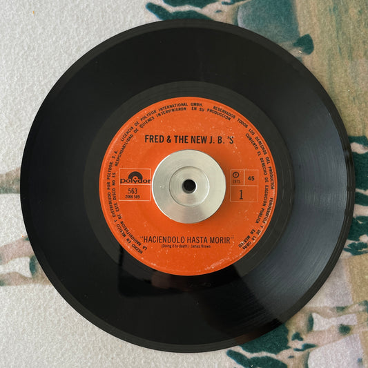7¨| Fred & The New J.B.'s ‎– Haciendolo Hasta Morir (Doing It To Death)