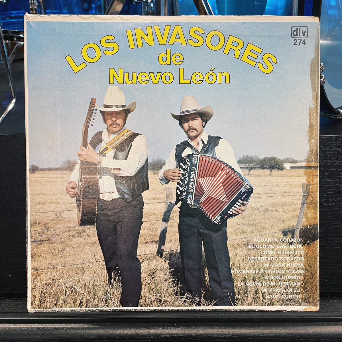 Los Invasores De Nuevo León – Aguanta Corazón