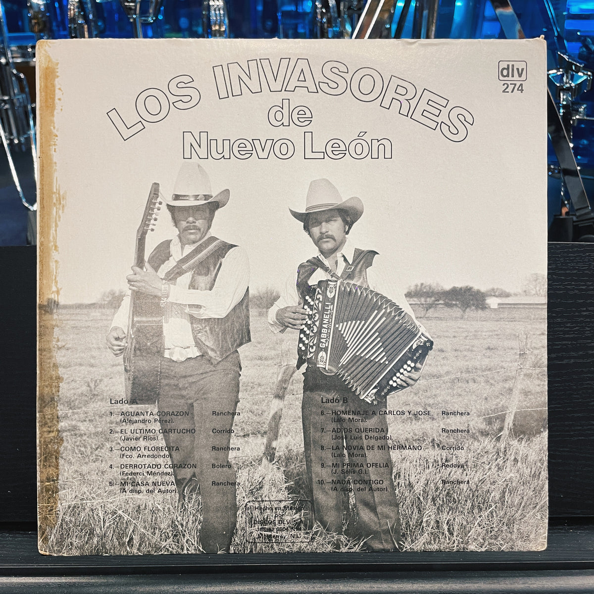 Los Invasores De Nuevo León – Aguanta Corazón
