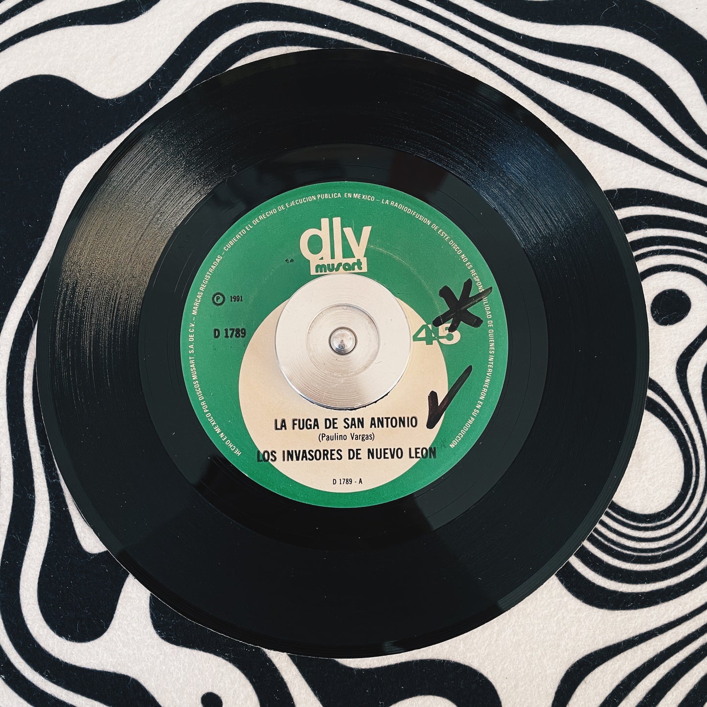 Los Invasores de Nuevo Leon - La fuga de san antonio / Roman Iriarte