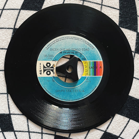 7¨| Grupo Santa Cecilia – Dicen Que No Tengo Edad / Me Esperaras
