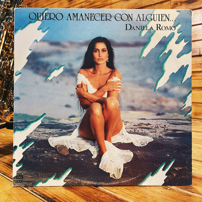Daniela Romo – Quiero Amanecer Con Alguien