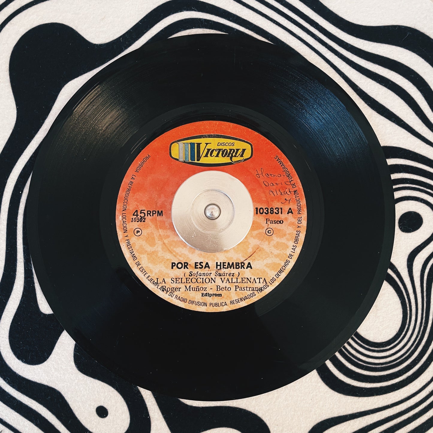 7¨| La selección Vallenata - Por esa hembra / No me llores