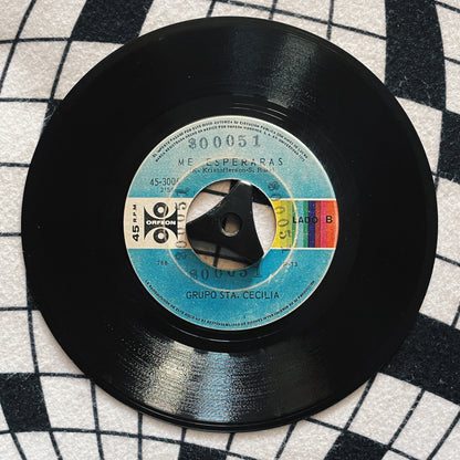 7¨| Grupo Santa Cecilia – Dicen Que No Tengo Edad / Me Esperaras